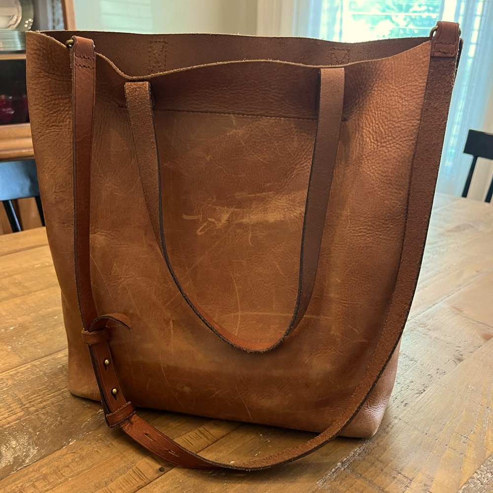 Madewell Medium Transport Tote in English Saddle